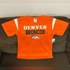 NFL Team Apparel Denver Broncos Football T-Shirt Von Miller Youth Sz M (10 / 12)
